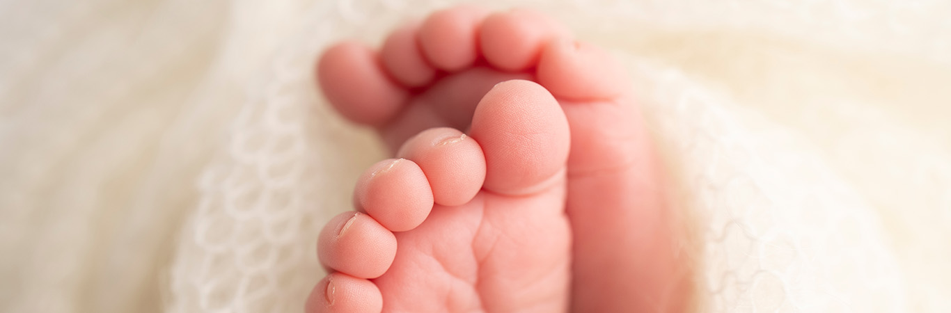 Gentle ways to trim newborn nails - Happiest Health