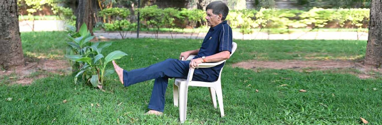 Simple exercises for posture correction in the elderly
